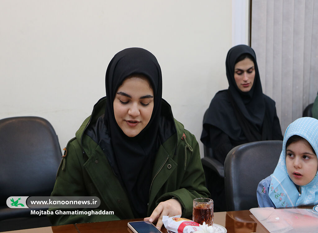 1398609-1 برگزاری محفل ادبی «تجلی آفتاب» همزمان با آغاز دهه فجر