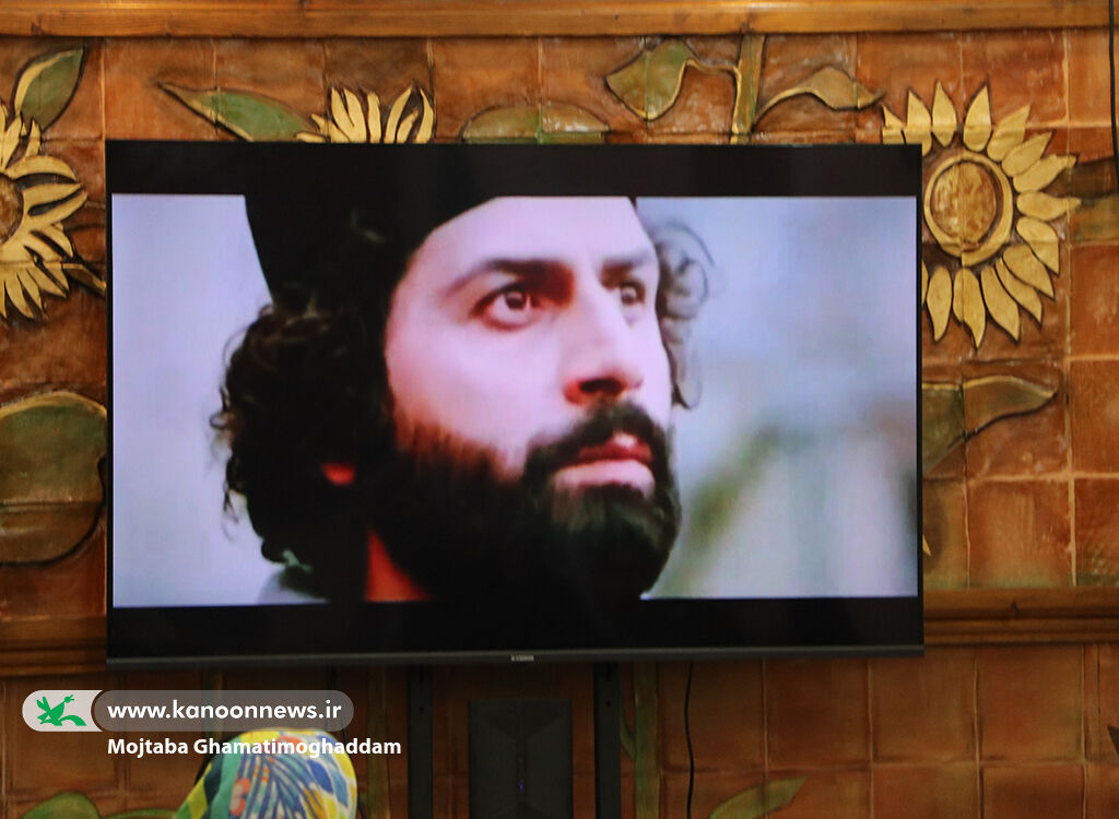 1398611 برگزاری محفل ادبی «تجلی آفتاب» همزمان با آغاز دهه فجر