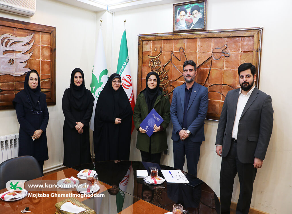 1398612 برگزاری محفل ادبی «تجلی آفتاب» همزمان با آغاز دهه فجر