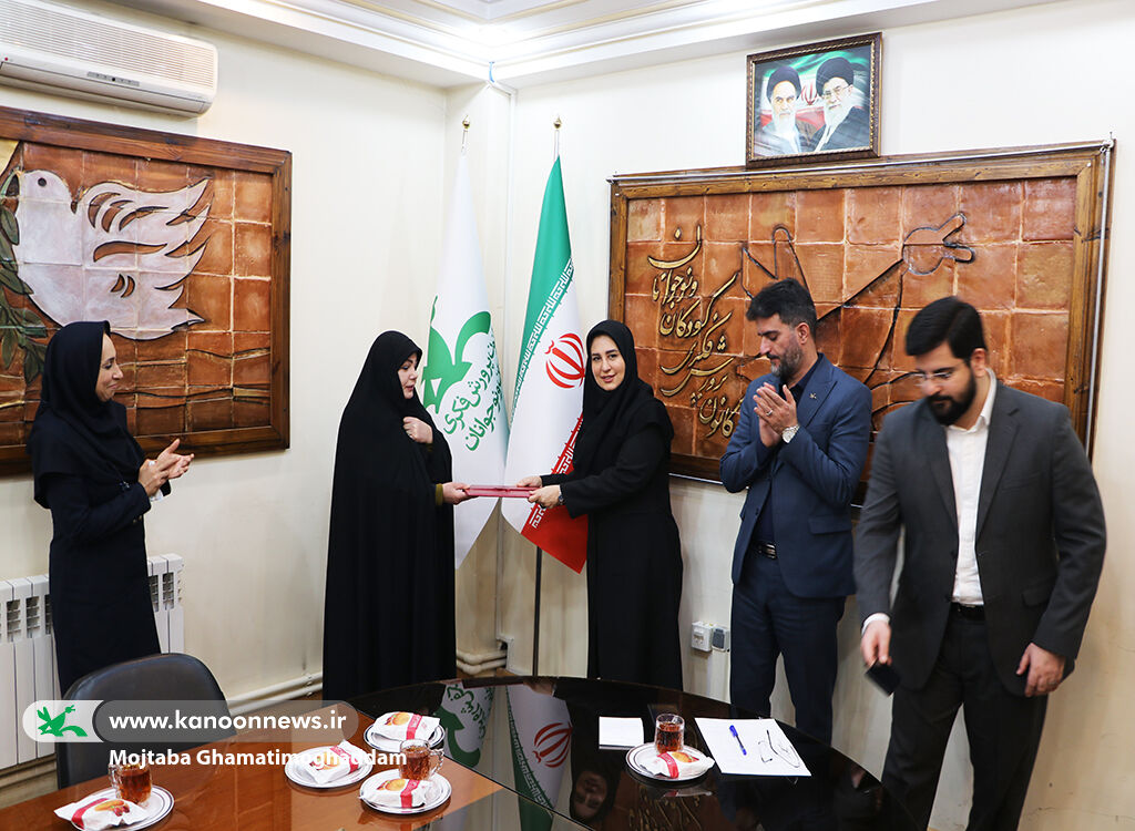 1398613 برگزاری محفل ادبی «تجلی آفتاب» همزمان با آغاز دهه فجر