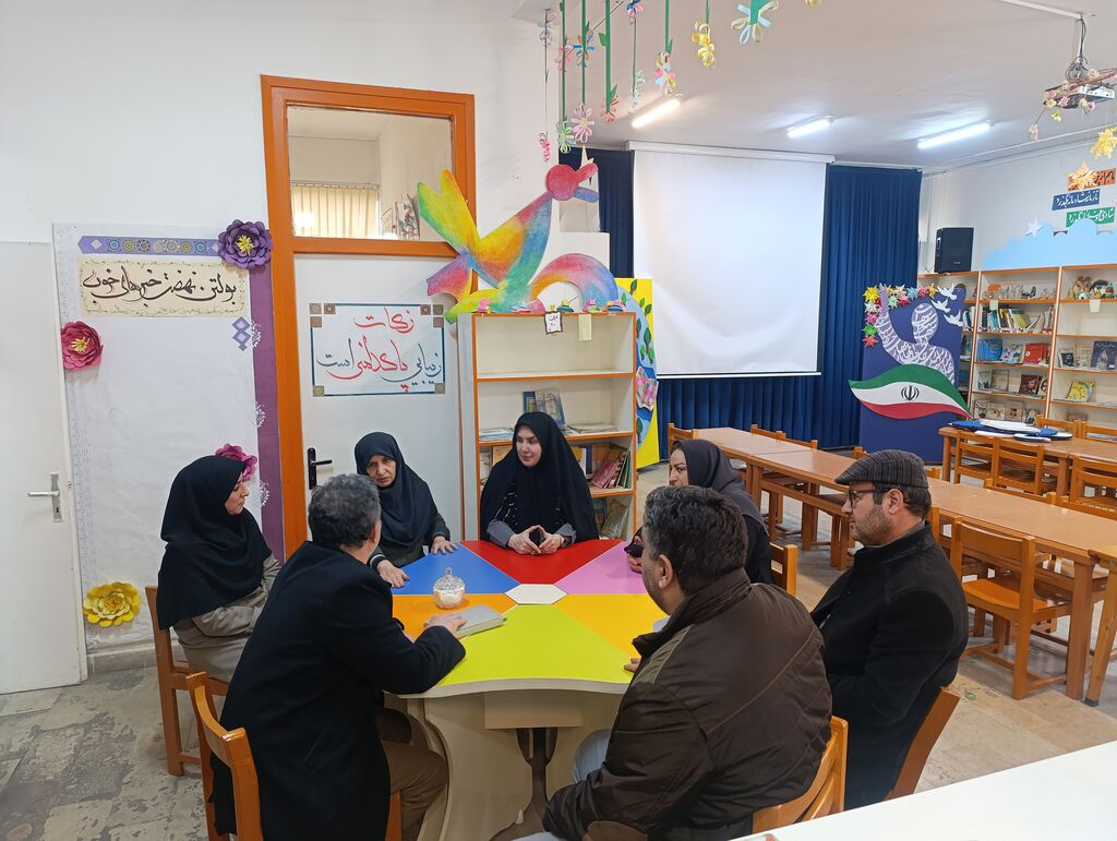 1398690-1 بازدید مدیرکل کانون استان از مرکز شماره یک کانون تبریز