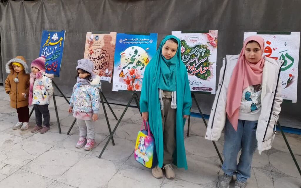 1398721 آغاز فعالیتهای دهه فجر با غبارروبی گلزار شهدا