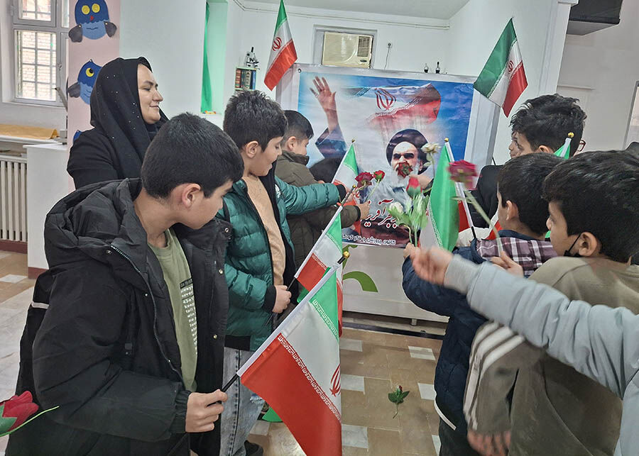 1398955 مراکز کانون استان اردبیل همزمان با ۱۲ بهمن فعالیتهای دهه فجر را آغاز کردند