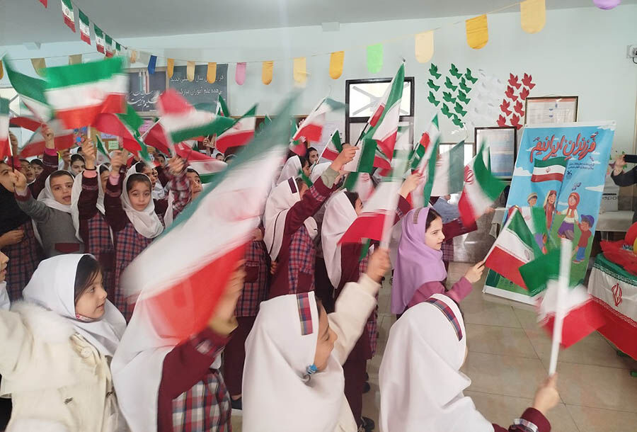 1398956 مراکز کانون استان اردبیل همزمان با ۱۲ بهمن فعالیتهای دهه فجر را آغاز کردند