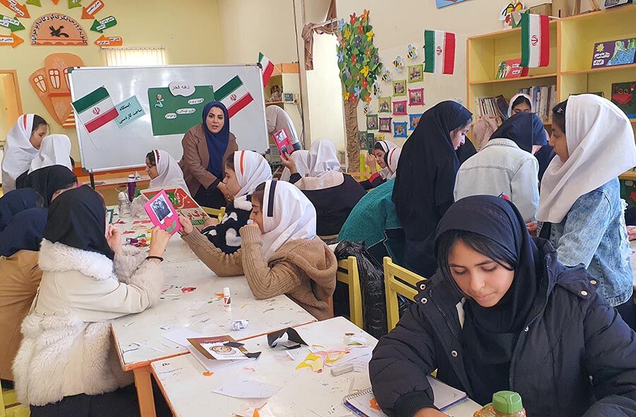 1398958 مراکز کانون استان اردبیل همزمان با ۱۲ بهمن فعالیتهای دهه فجر را آغاز کردند