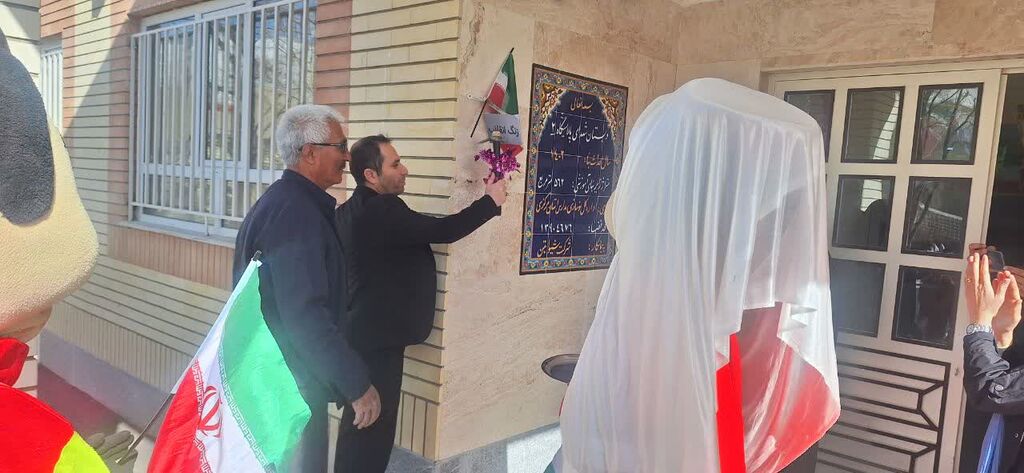 1398962-1 برنامههای کانون شازند در زنگ انقلاب