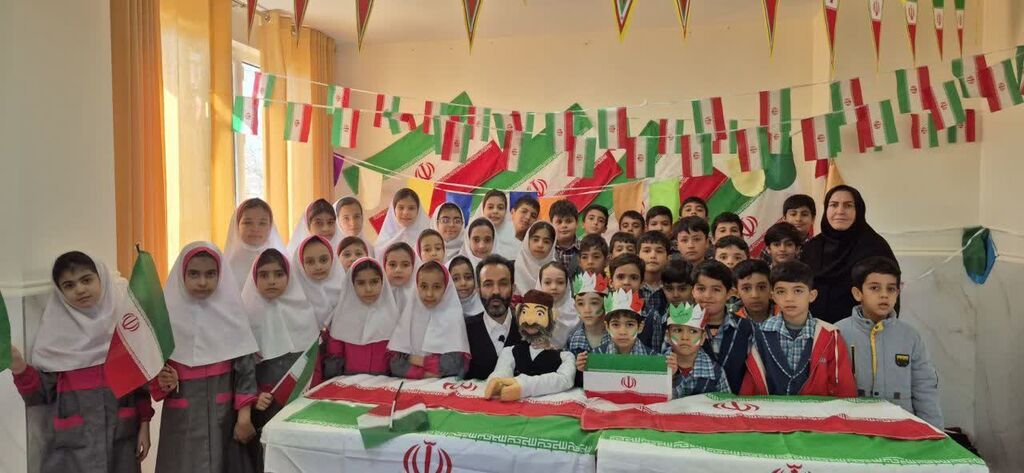 1398964 برنامههای کانون شازند در زنگ انقلاب