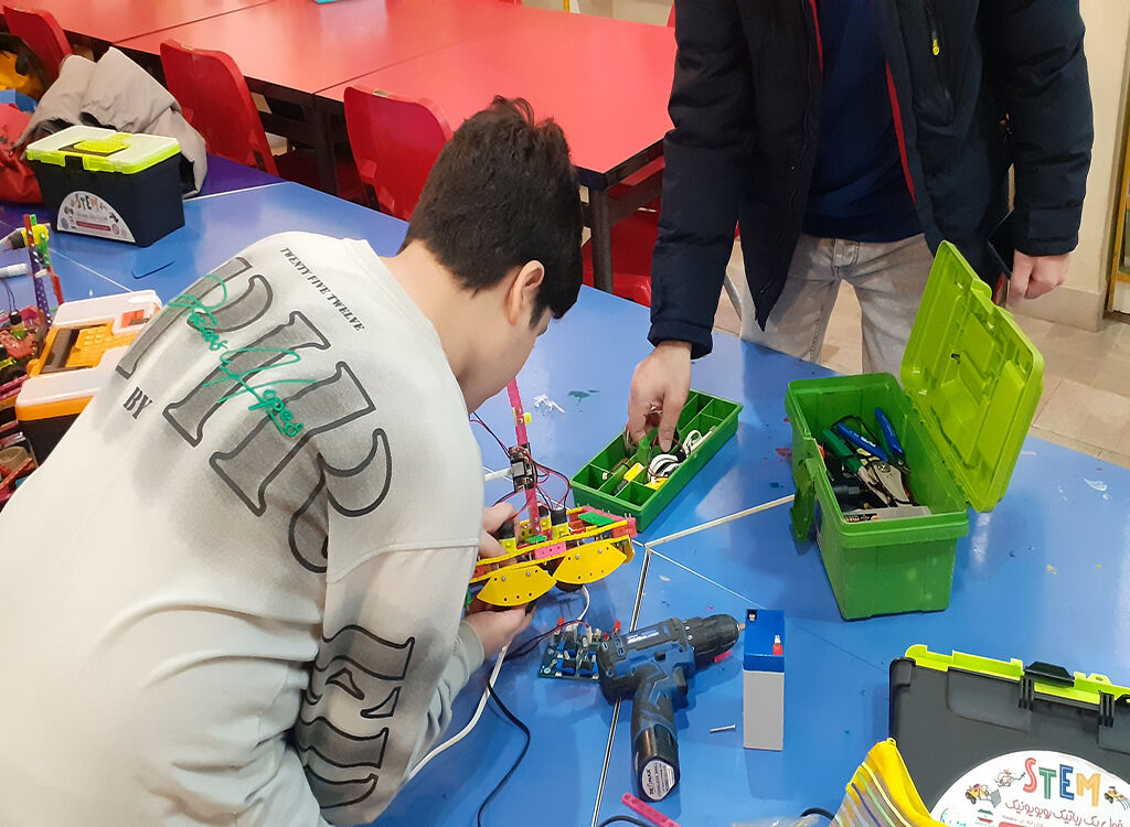 1399225 رویداد رباتیک کاسپین بندرانزلی؛ پیوند علم، فناوری و شور انقلابی