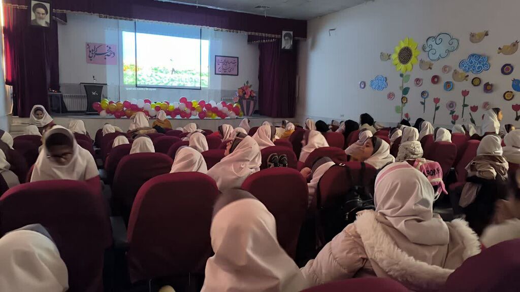 ویژه‌برنامه‌ جشن انقلاب در مرکز  شماره ۳ کانون کرمانشاه