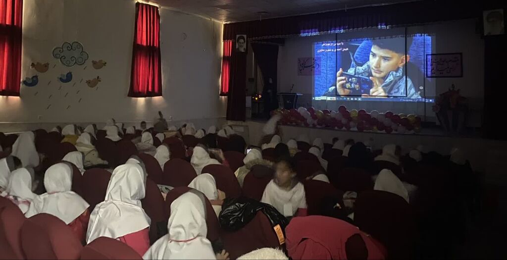 ویژه‌برنامه‌ جشن انقلاب در مرکز  شماره ۳ کانون کرمانشاه