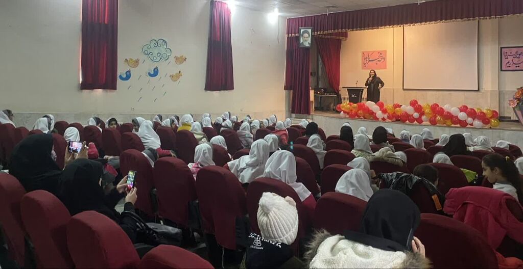 ویژه‌برنامه‌ جشن انقلاب در مرکز  شماره ۳ کانون کرمانشاه