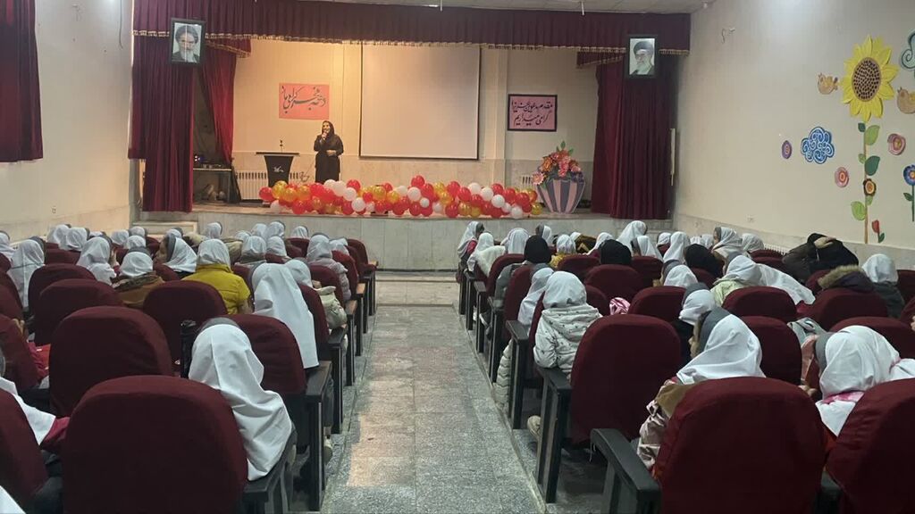 ویژه‌برنامه‌ جشن انقلاب در مرکز  شماره ۳ کانون کرمانشاه