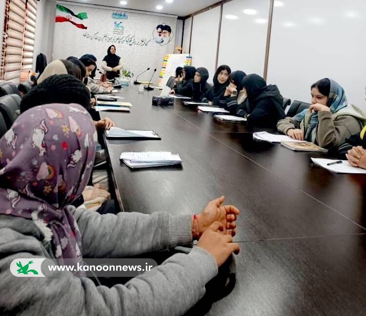 1399265 برگزاری دومین نشست شعر «واژههای سپید» و اهدای احکام پشتیبانی طرح سیمرغ در کردستان