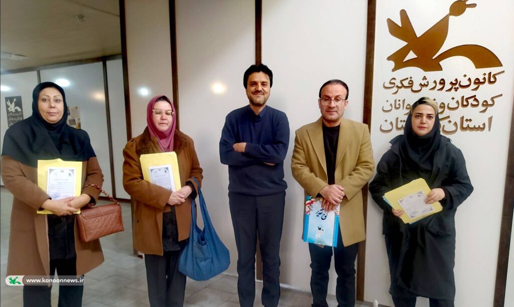 1399268 برگزاری دومین نشست شعر «واژههای سپید» و اهدای احکام پشتیبانی طرح سیمرغ در کردستان