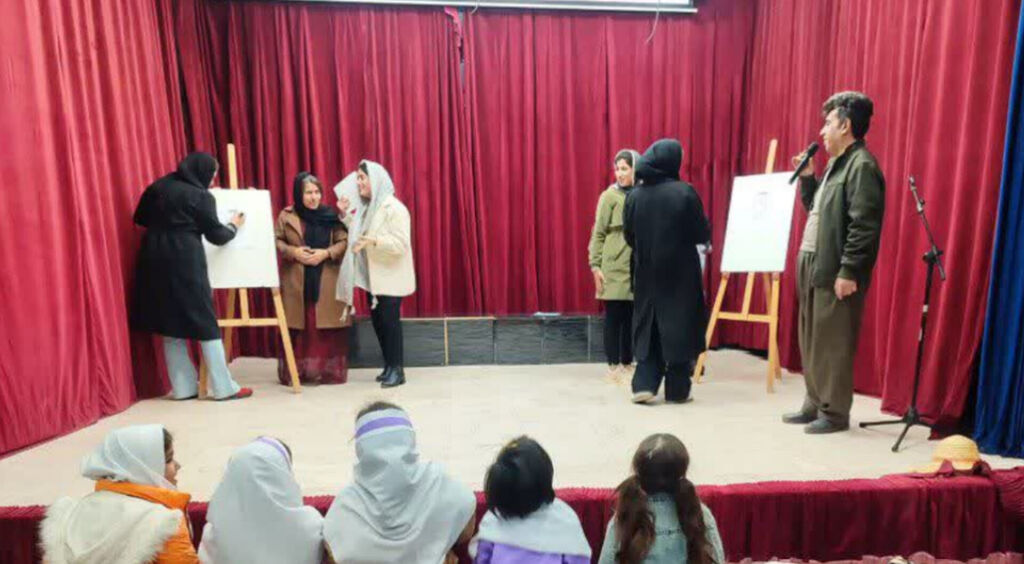 جشن روزهای انقلاب در مرکز روانسر برگزار شد