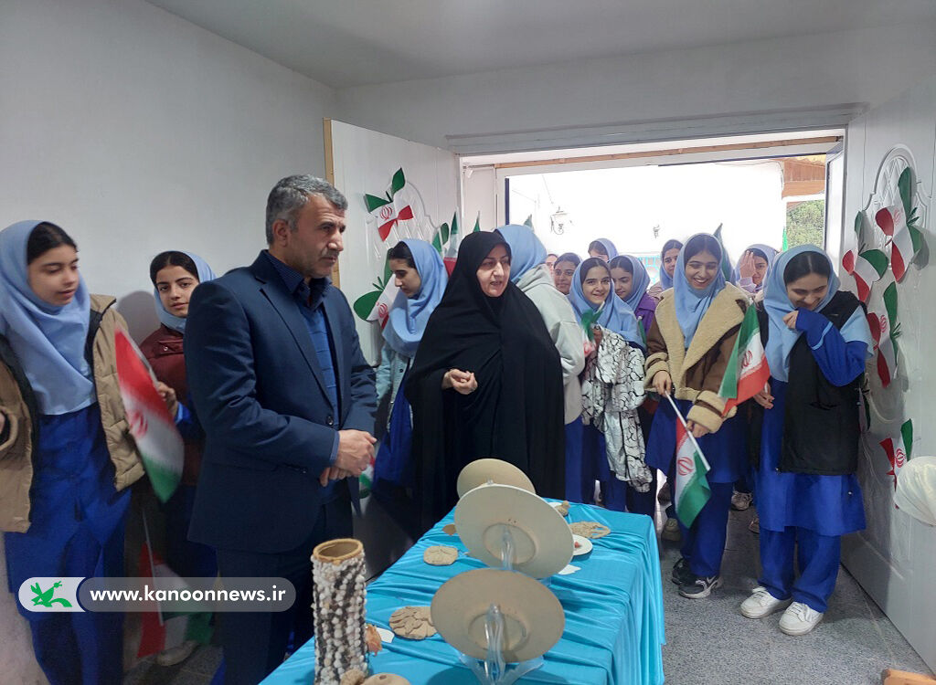 1399327 نمایشگاه دستسازههای مربیان و اعضای کانون تالش با حضور فرماندار گشایشیافت