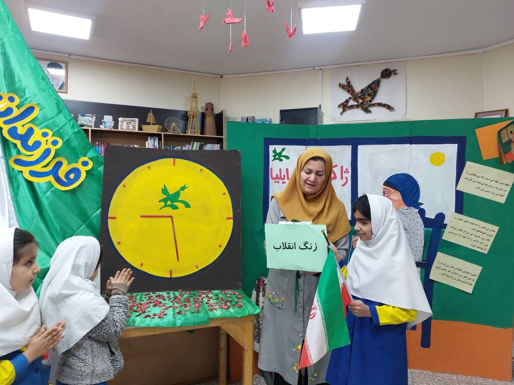 1399443 همزمان با فجر انقلاب؛ اعضای نوخوان کانون با آرمان شهدا در مزار شهدا تجدید پیمان کردند