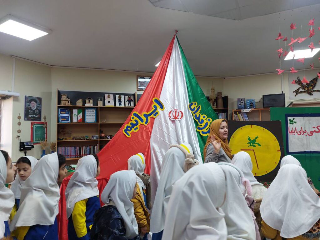 1399445 همزمان با فجر انقلاب؛ اعضای نوخوان کانون با آرمان شهدا در مزار شهدا تجدید پیمان کردند