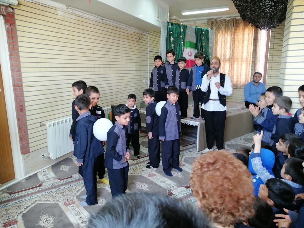 ویژه‌برنامه کتابخانه سیار در روستای مبارک‌آباد به مناسبت دهه فجر و نیمه شعبان