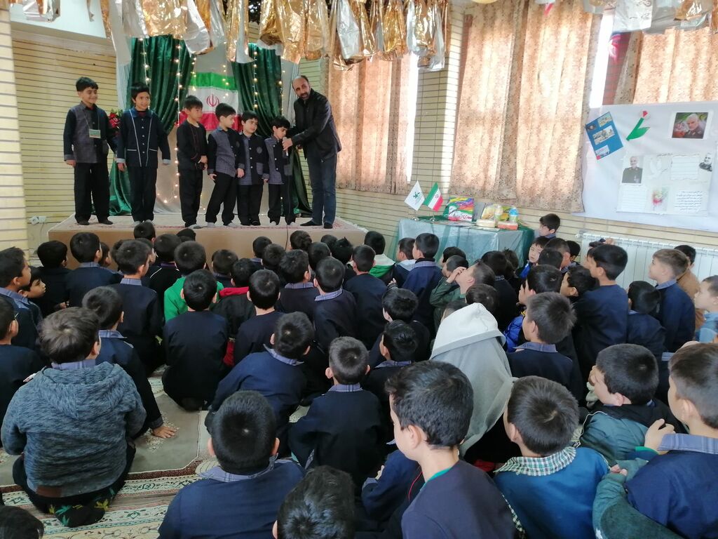 1399453 ویژهبرنامه کتابخانه سیار در روستای مبارکآباد به مناسبت دهه فجر و نیمه شعبان