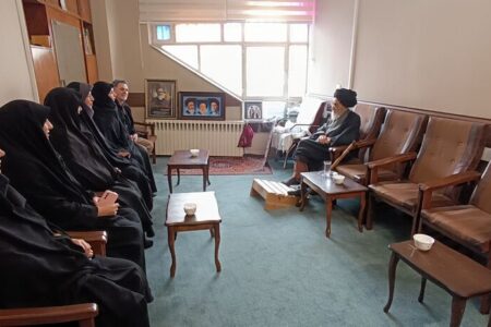 دیدار مسئولان کانون استان با خانواده سومین شهید محراب استان