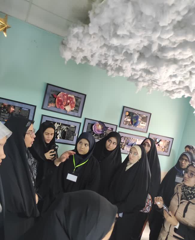 کارگاه آموزشی «نقش خلاقیت در برپایی نمایشگاه های مدرسه انقلاب» برای دانش آموزان نوجوان برگزار شد