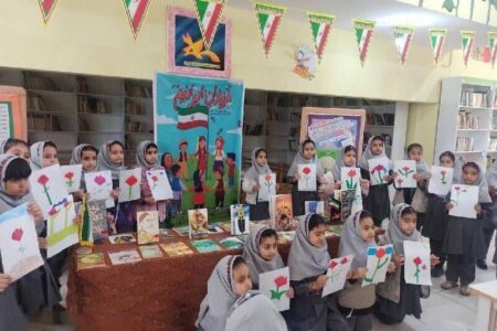 دهه فجر به روایت کودکانه در کانون مرکز فیروزآباد