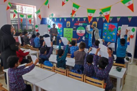 ساخت پرچم و تقویت هویت ملی