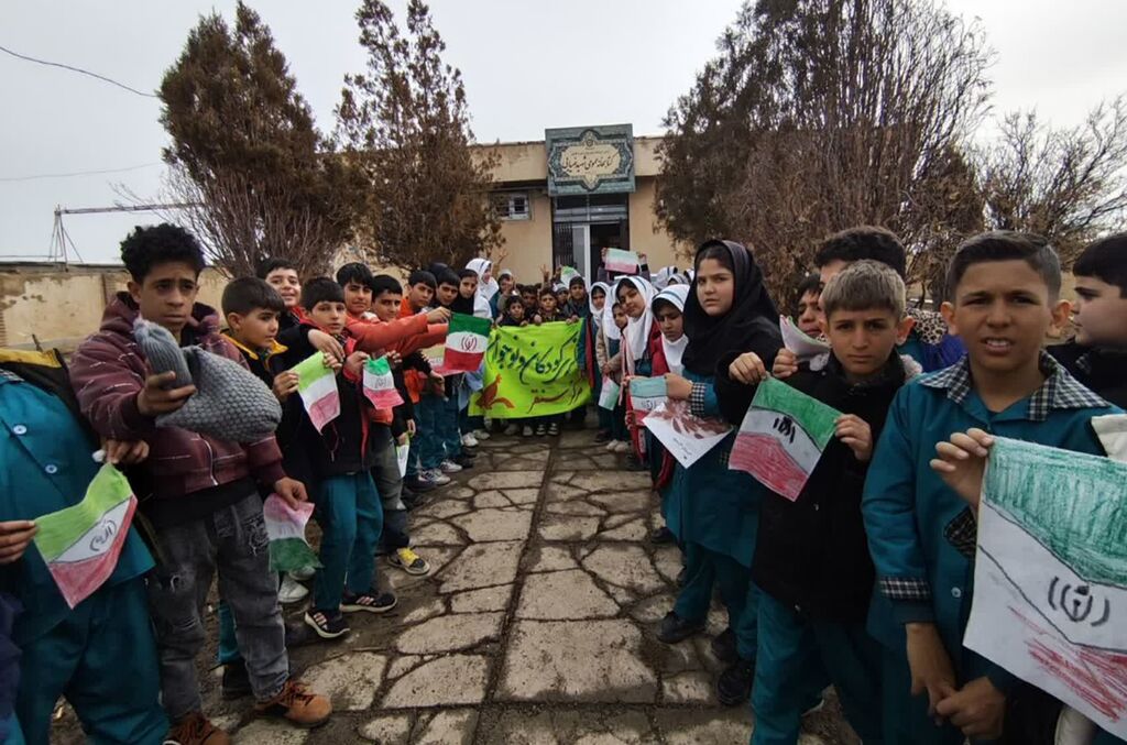مرکز سنقر «جشن انفجار نور» را به روستای باوله برد