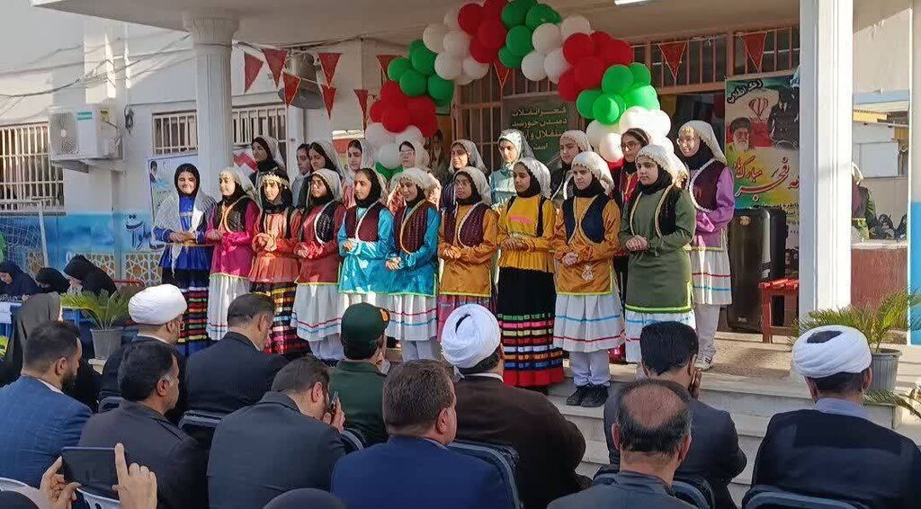 1400050-1 مراکز کانون پرورش فکری مازندران دهه فجر را با برنامههای متنوع گرامی داشتند