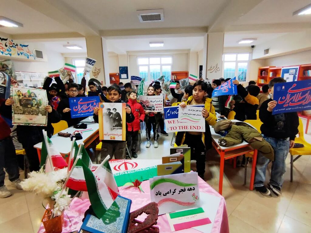 1400182-1 ویژهبرنامههای دهه فجر و میلاد امام زمان(عج) در مرکز شماره ۱۳ کانون کرمانشاه