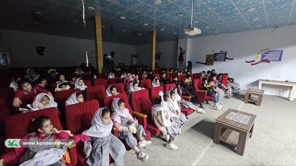 1400235-1 نمایش عروسکی «گوساله لجباز» روی صحنه کانون پرورش فکری اهواز
