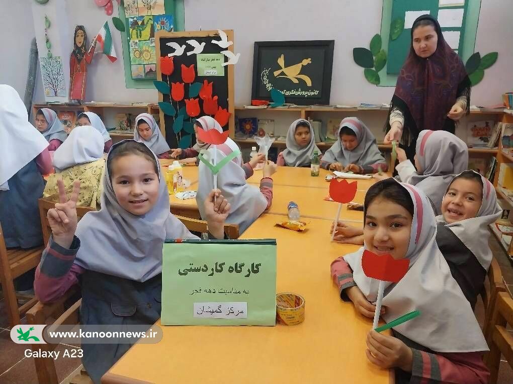 1400419-1 خلق گلهای لاله انقلابی به دست کودکان گمیشانی