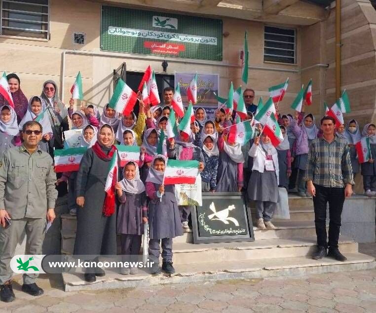 1400420-1 خلق گلهای لاله انقلابی به دست کودکان گمیشانی