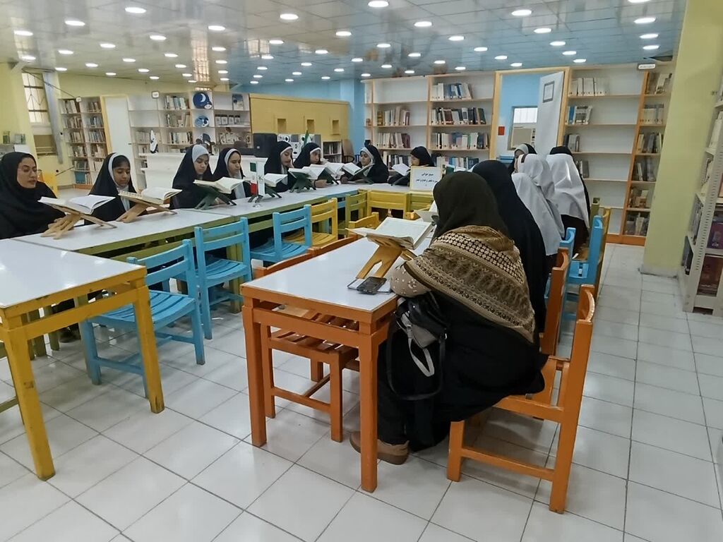 1400559-1 جمعخوانی سورههای قرآن، یادبود دهه فجر در کانون حاجیآباد