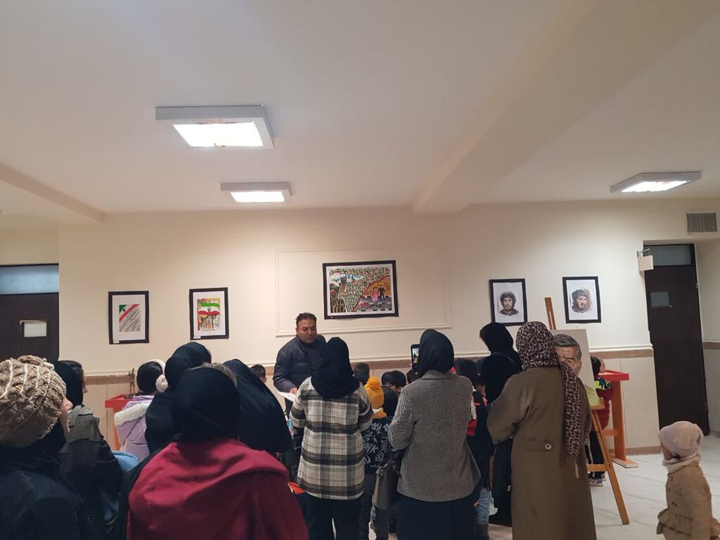 1400722-1 آیین بازگشایی نمایشگاه هنرهای تجسمی در مرکز شماره ۳ اسلامآباد غرب