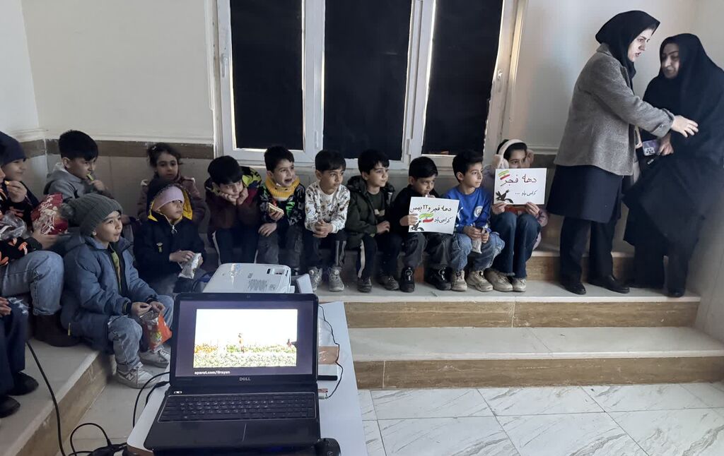 آیین بازگشایی نمایشگاه هنرهای تجسمی در مرکز شماره ۳ اسلام‌آباد غرب