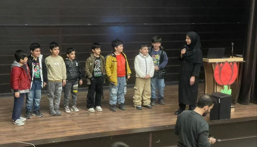 ویژه‌برنامه‌ «آزمایش‌های شگفت‌انگیز» در مرکز شماره ۴ کانون کرمانشاه