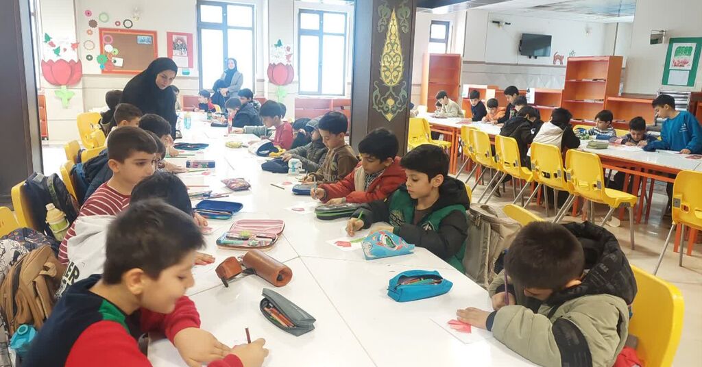 ویژه‌برنامه‌ «آزمایش‌های شگفت‌انگیز» در مرکز شماره ۴ کانون کرمانشاه