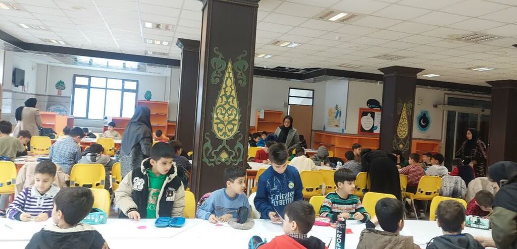 1400752-1 ویژهبرنامه «آزمایشهای شگفتانگیز» در مرکز شماره ۴ کانون کرمانشاه