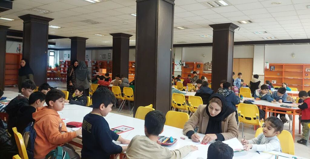 1400753-1 ویژهبرنامه «آزمایشهای شگفتانگیز» در مرکز شماره ۴ کانون کرمانشاه
