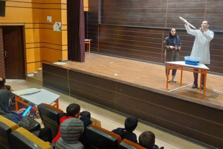 ویژه‌برنامه‌ «آزمایش‌های شگفت‌انگیز» در مرکز شماره ۴ کانون کرمانشاه