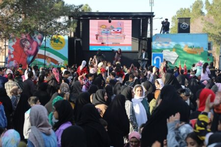 تماشاخانه سیار در یزد برپا شد/ برنامه‌های تماشاخانه در سه روز پایانی