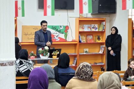 کارگاه تخصصی «ارتباط والدین با فرزندان» در مرکز شماره ۵ کانون کرمانشاه