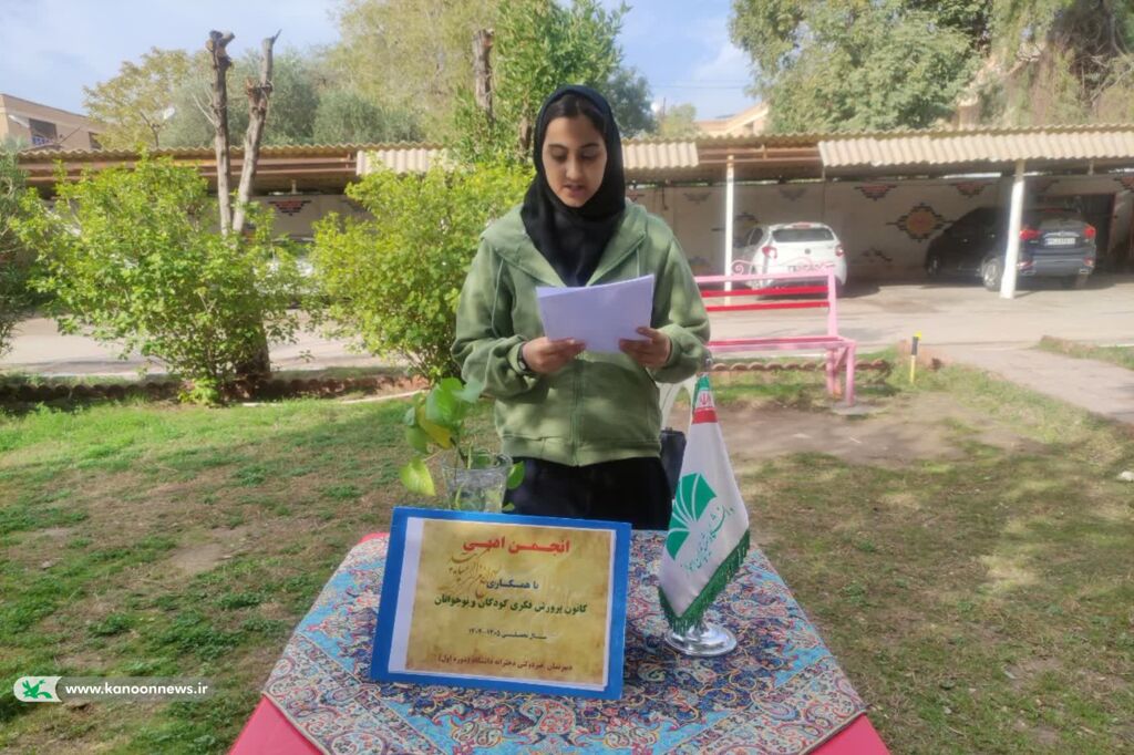 محفل نقد و بررسی شعر و داستان نوجوانان در اهواز برگزار شد