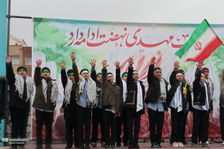 سرود «ایران مقتدر» شب نیمه‌شعبان در میادین شهرکرد اجرا شد