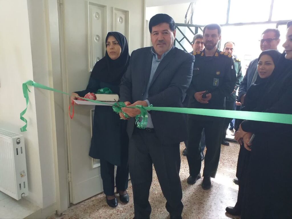 افتتاح نمایشگاه آثارهنری درمرکز مهران