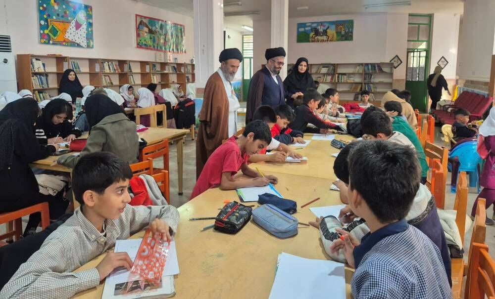 برپایی ایستگاه‌های نقاشی کانون پرورش فکری در باشت و لنده به مناسبت دهه فجر