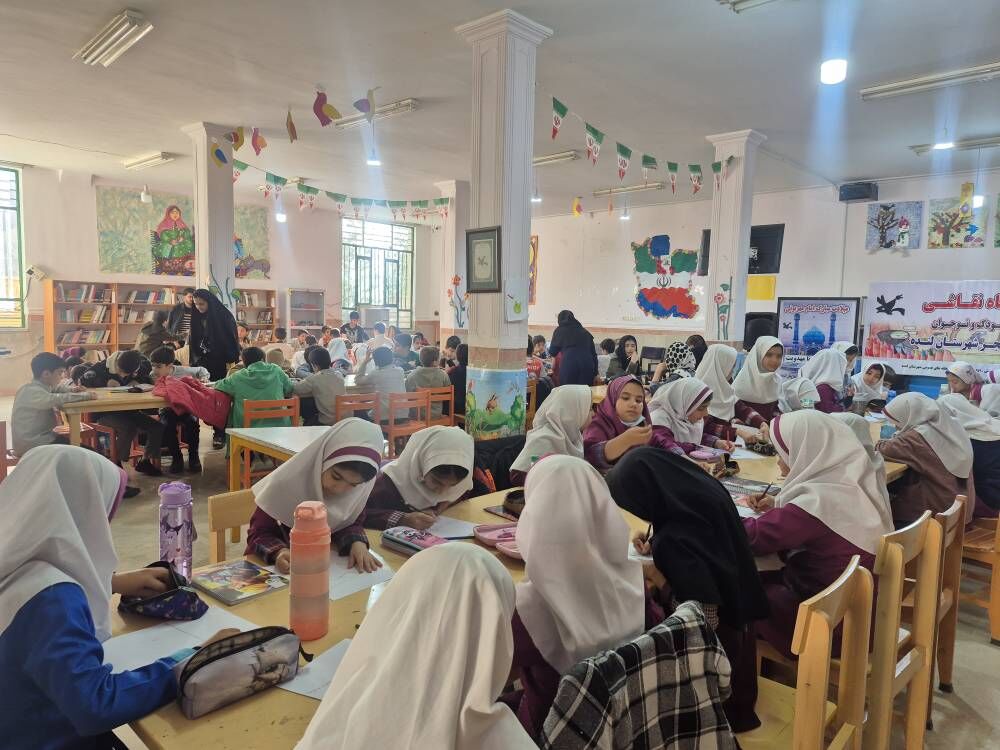 برپایی ایستگاه‌های نقاشی کانون پرورش فکری در باشت و لنده به مناسبت دهه فجر