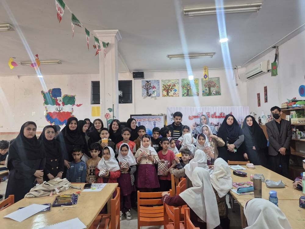 برپایی ایستگاه‌های نقاشی کانون پرورش فکری در باشت و لنده به مناسبت دهه فجر